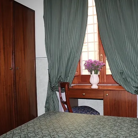 Couette-café Anne & Mary 4*